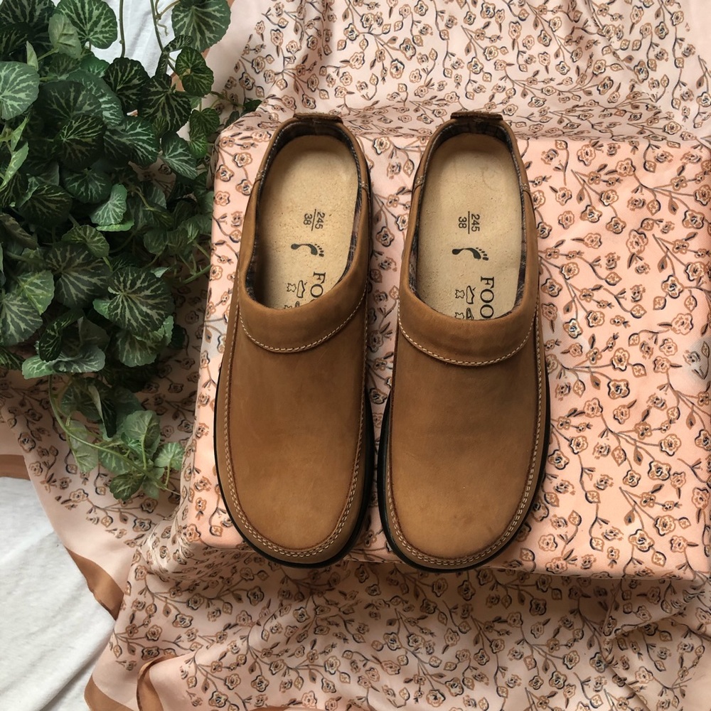 Footprints by Birkenstock tan leather slides